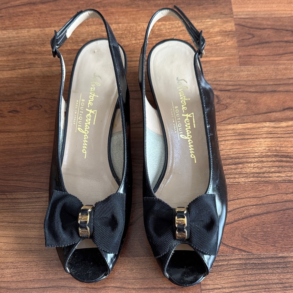 Salvatore Ferragamo Black patent leather Bow Slingback Heels size 7